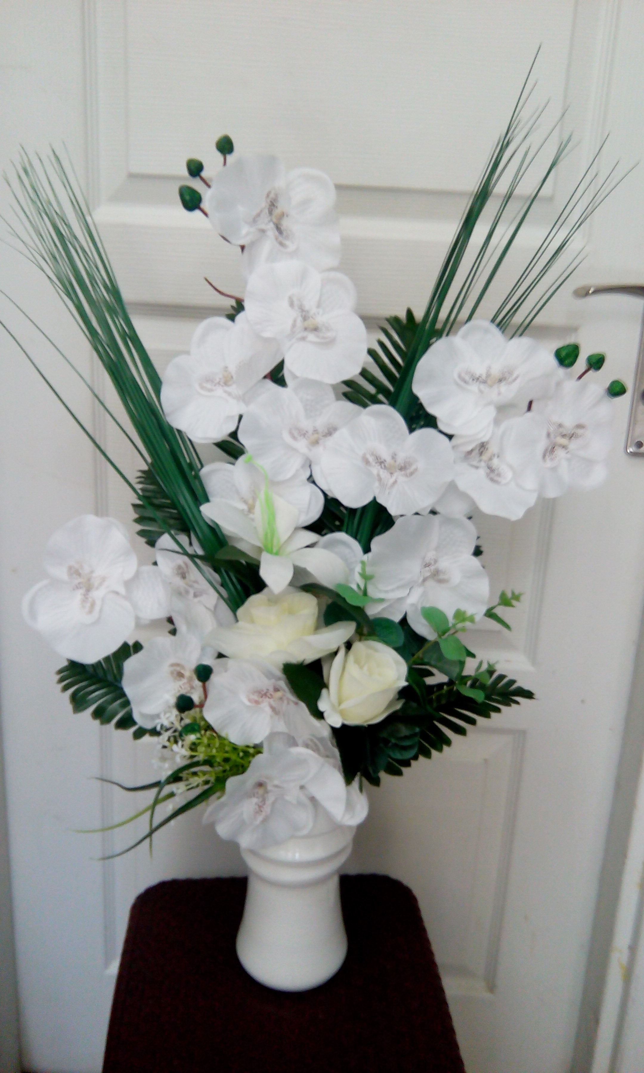 beyaz yapay çiçekler